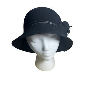 Vtg Black Hat Women’s 100% Wool 1920s Style Floral Detail 2005 Bucket Cloche